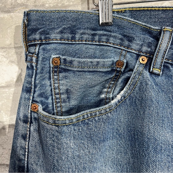 Levi's 505 Men's 38 x 30 Worn In Dad Jeans Straight Leg Distressed Blue Jeans - Picture 5 of 16